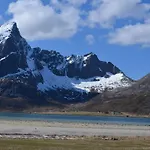 8 Person In Molnarodden * Sund (Nordland)